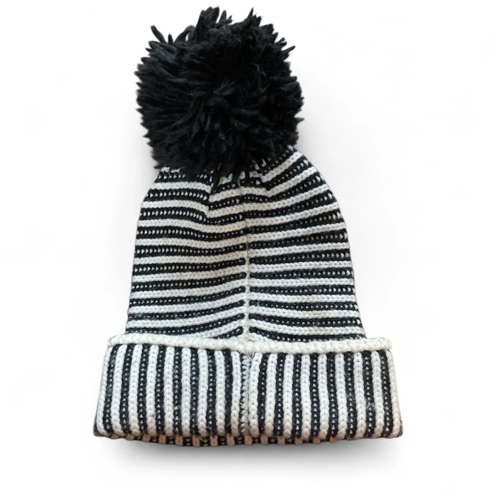 Kate Spade New York Plaited Ribbed Cuff Beanie with a pom-pom Black & White EUC